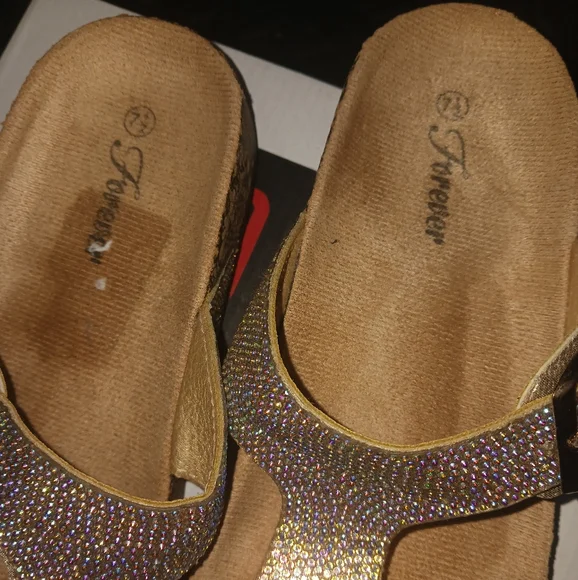 Forever Women Bling T strap Flat Comfy Sandals - Picture 10 of 11